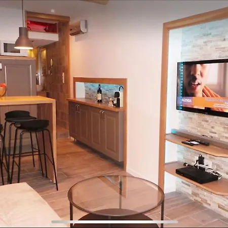 Beau Avec Mezzanine Apartment *